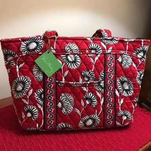 NWT Vera Bradley Mandy purse in deco daisy